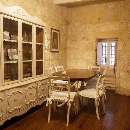 Town House Steeped In History Holiday home