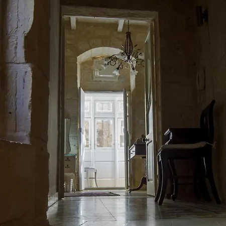 Town House Steeped In History Holiday home