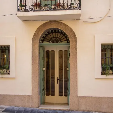Holiday home Town House Steeped In History